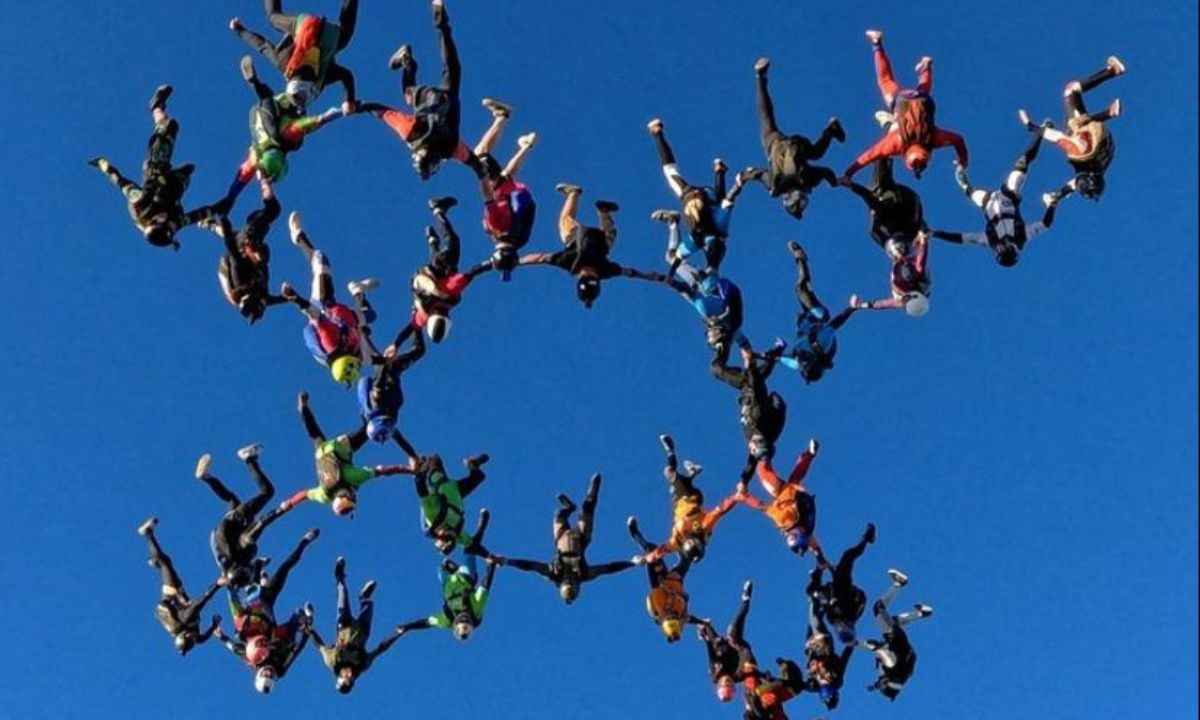 37 paraquedistas quebram recorde em 'Head Down' em Boituva, Brasil - Reprodução/WOW Paraquedismo/Gustavo Mandjah