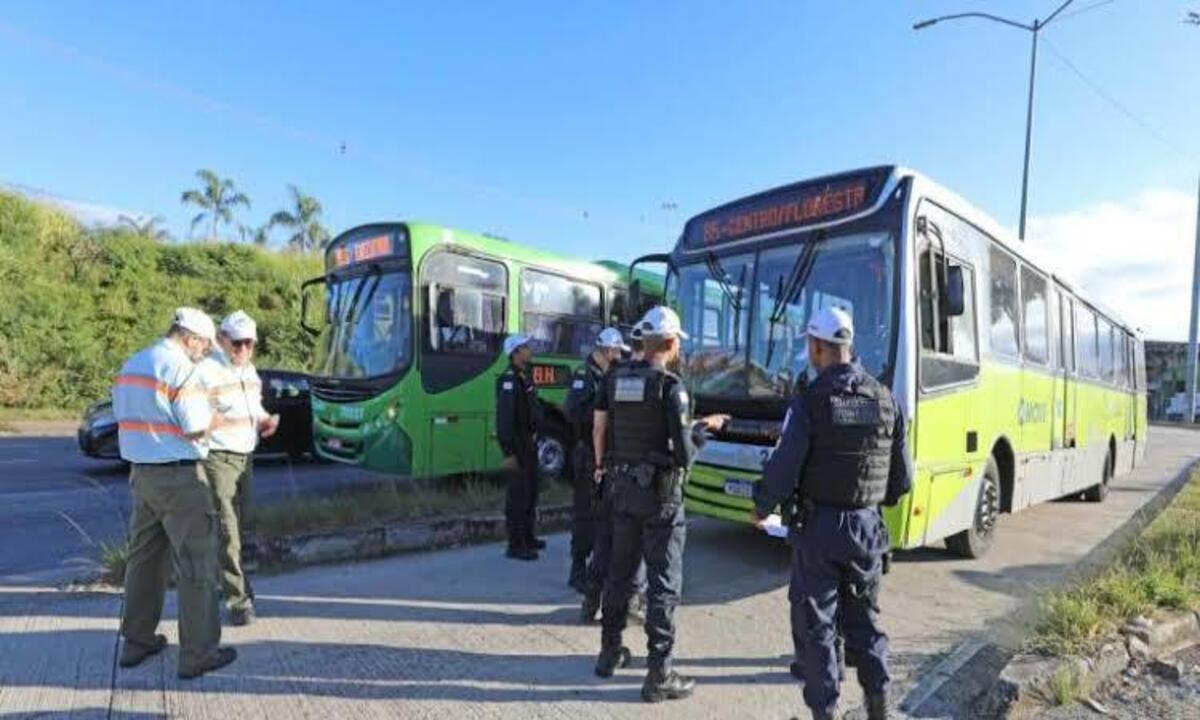 BHTrans apreende três ônibus em situação irregular - PBH / Divulgação