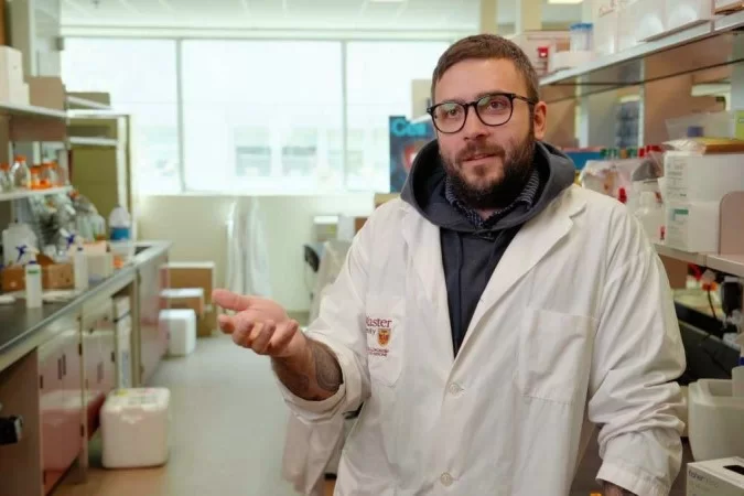 Cientistas descobrem antibiótico com potencial para combater superbactéria - McMaster University