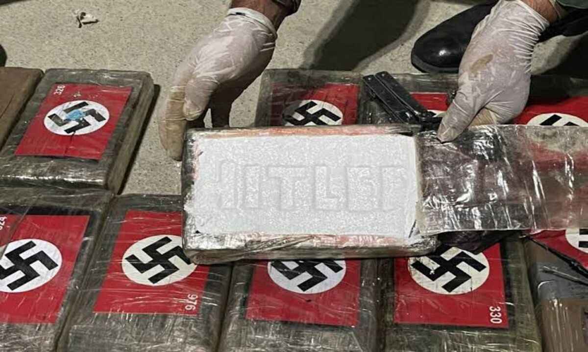 Peru apreende 58kg de cocaína com símbolos nazistas que iriam para Bélgica - Peruvian National Police / AFP