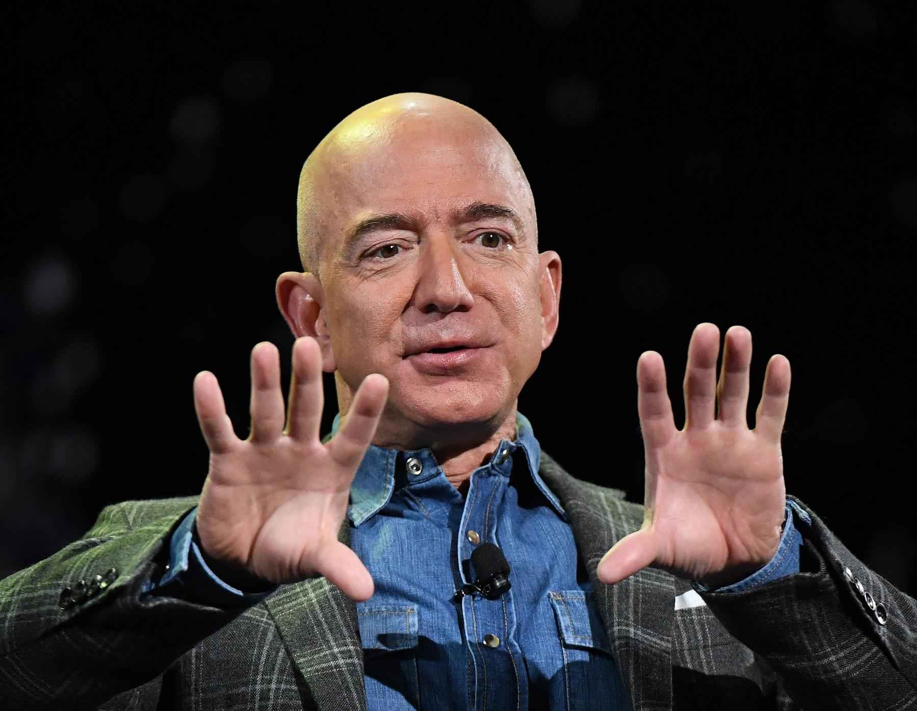 Jeff Bezos e sua transformação física: como o bilionário mudou seu corpo - Mark Ralston/AFP