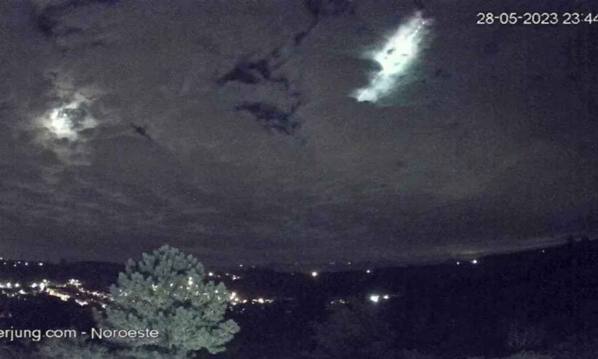 Meteoro fireball é detectado no céu do Rio Grande do Sul; veja vídeo - Divulgação/Observatório Heller & Jung