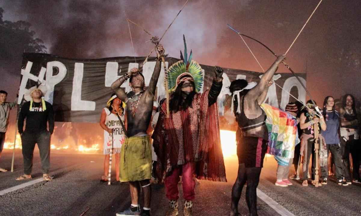 Indígenas bloqueiam rodovia em São Paulo e protestam contra PL490  - Reprodução/ Instagram
