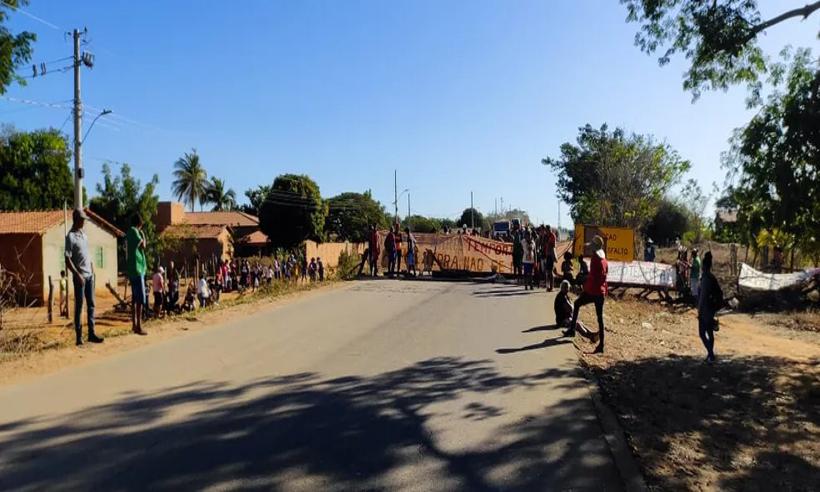 Indígenas bloqueiam estrada mineira em protesto contra PL do Marco Temporal - PMMG/Divulgação