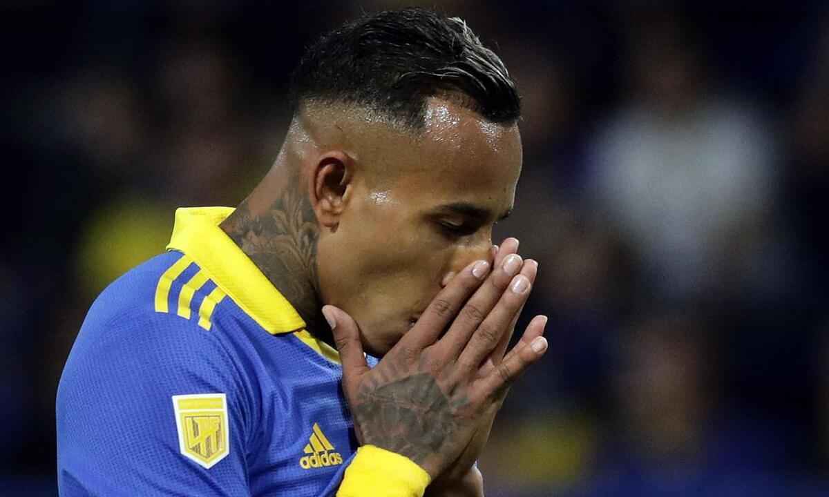 Jogador do Boca Juniors nega acusações de agressão e espera veredito - ALEJANDRO PAGNI/AFP