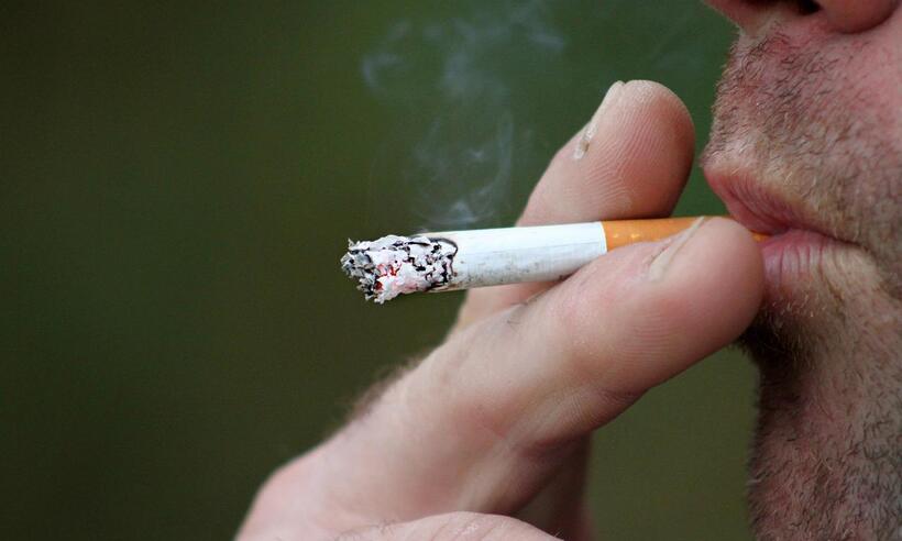 Câncer de bexiga: risco é três vezes maior em fumantes
