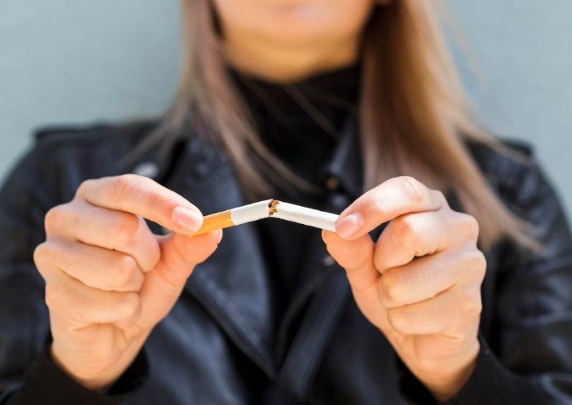 Cinco razões para largar o cigarro pela saúde da pele - Freepik