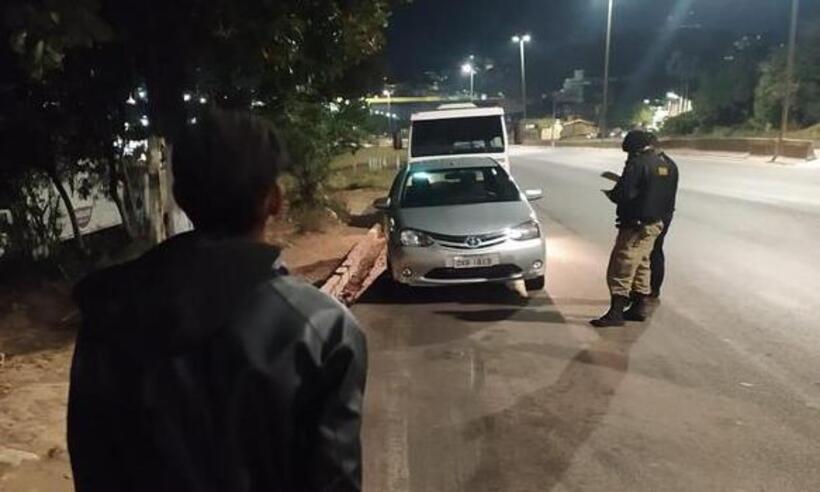 Jovem sem carteira de motorista é preso com carro de cliente de lava-jato - PMRv/Divulgação