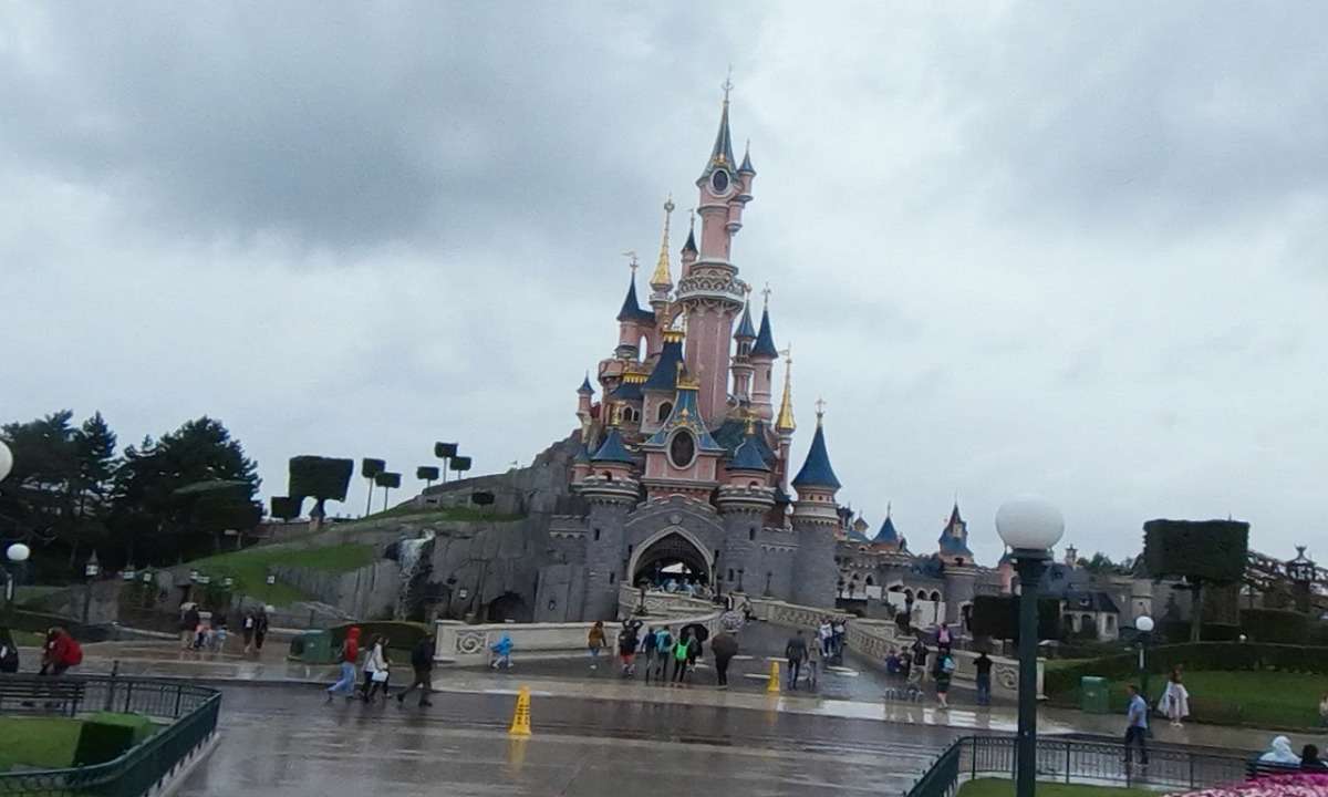 Funcionários da Disney em Paris fazem greve e tomam castelo - Reprodução / Google Maps