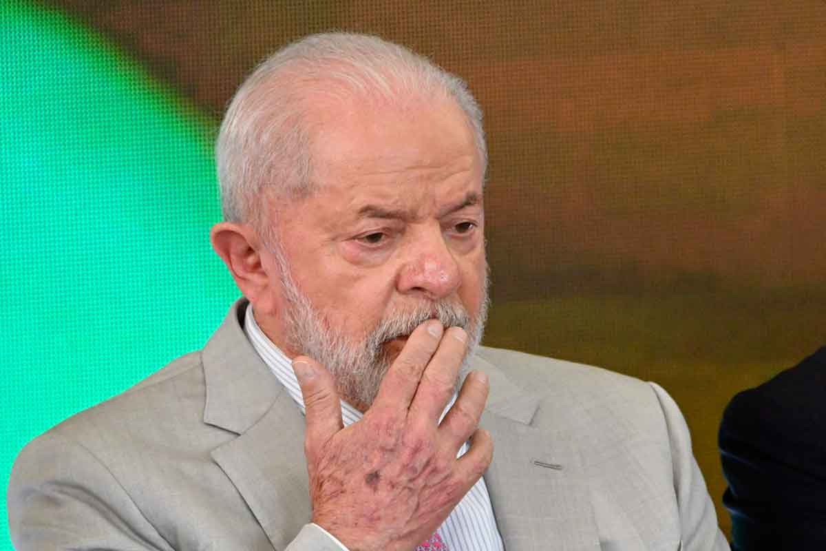 Lula não gosta de demitir ministro e ninguém briga por governo fraco - EVARISTO SÁ/AFP