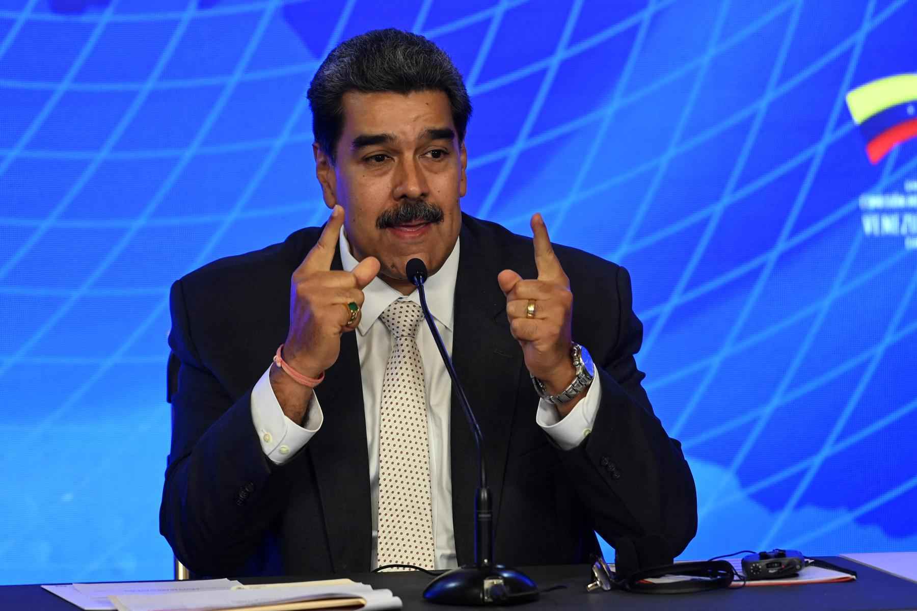 Maduro acusa Trump de crime por ameaçar petróleo venezuelano - YURI CORTEZ/AFP