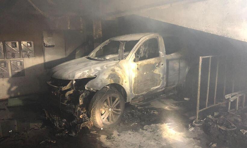 Incêndio destrói carro e interdita garagem de prédio no Buritis - CBMMG