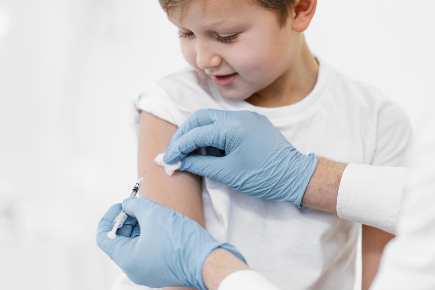 Ministério da Saúde planeja substituir vacina oral da poliomielite por injetável - Freepik