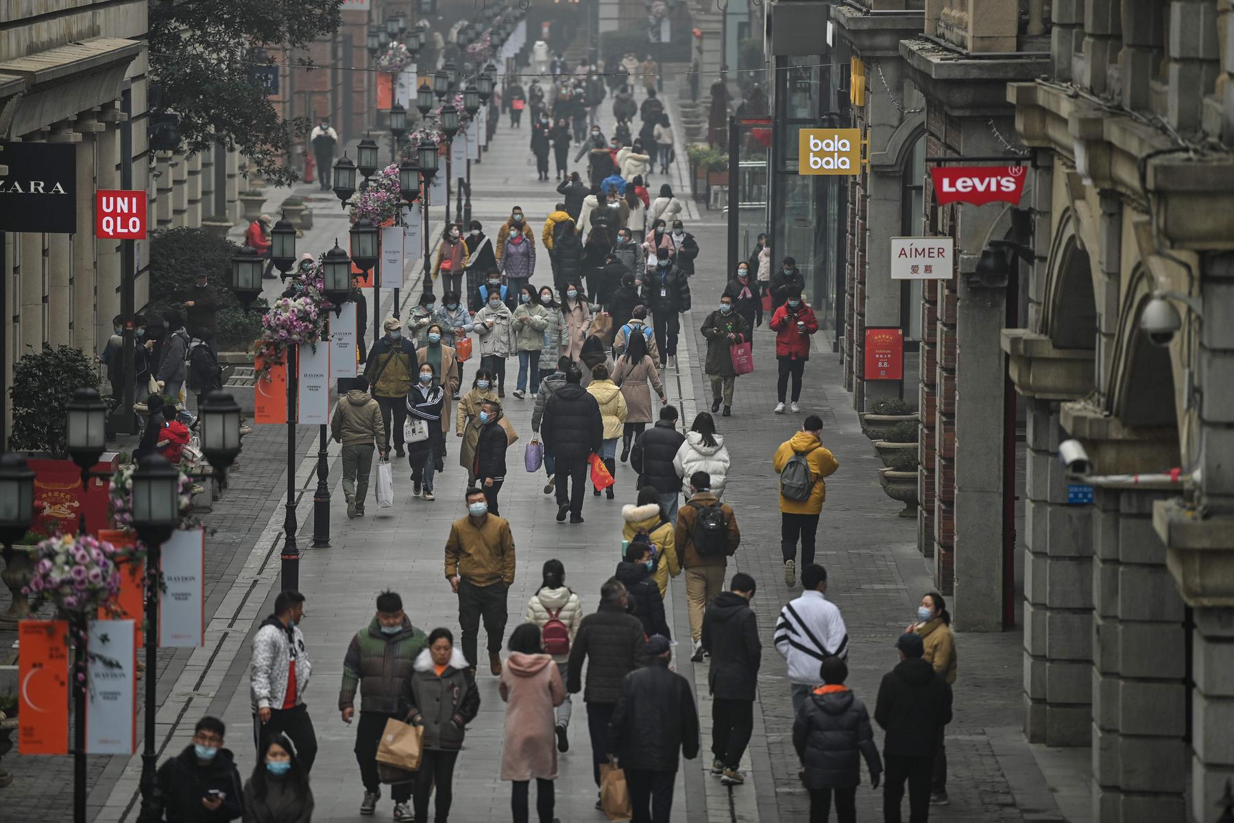 China enfrenta desemprego recorde entre jovens e desaceleração pós-pandemia - Hector Retamal/AFP