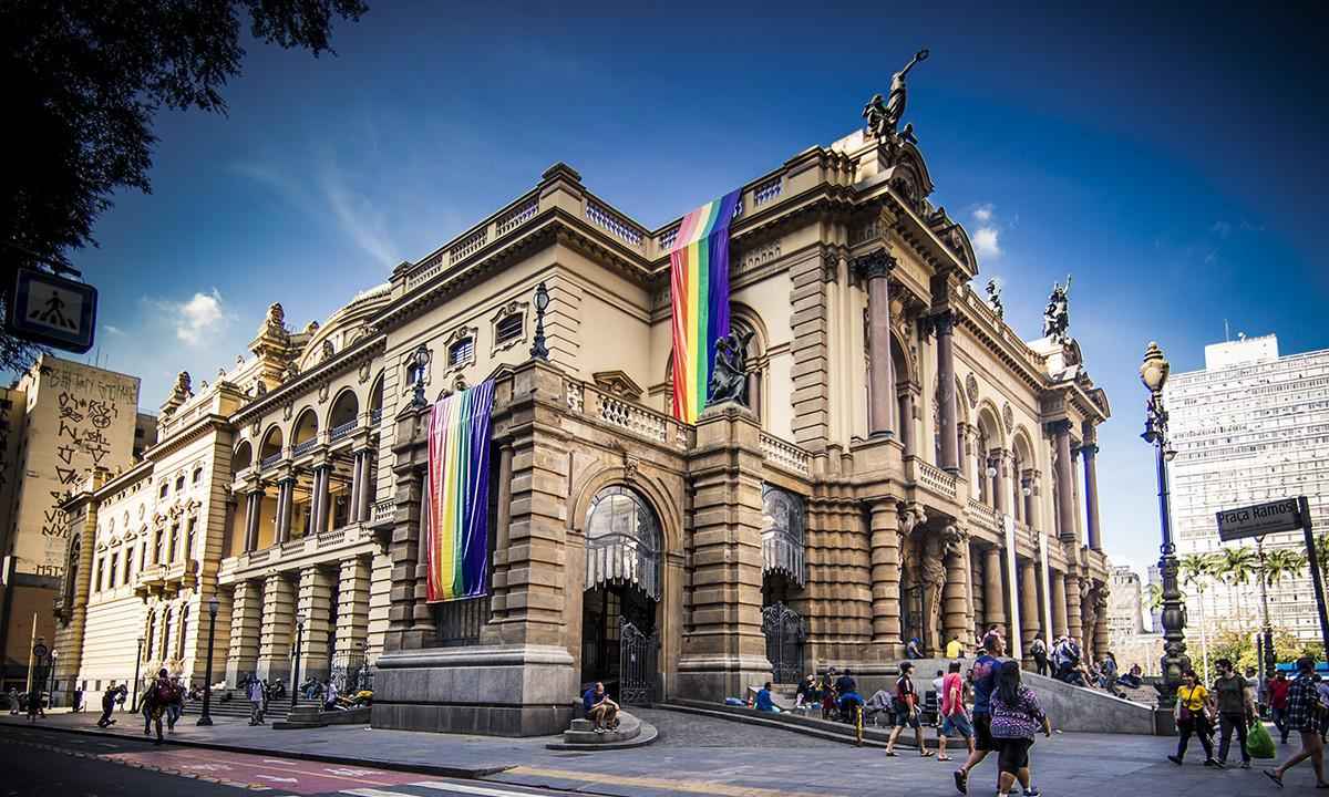 Prefeitura de SP arranca bandeiras LGBTQIA+ do Theatro Municipal e gera crise - Divulgação/Fabiana Stig/Theatro Municipal