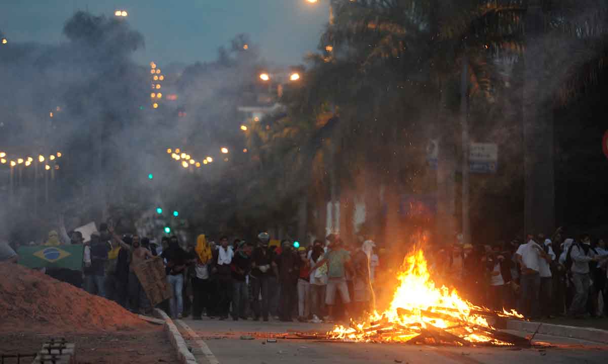 "O Brasil caiu num furacão político desde junho de 2013" - Leandro Couri/EM/D.A Press