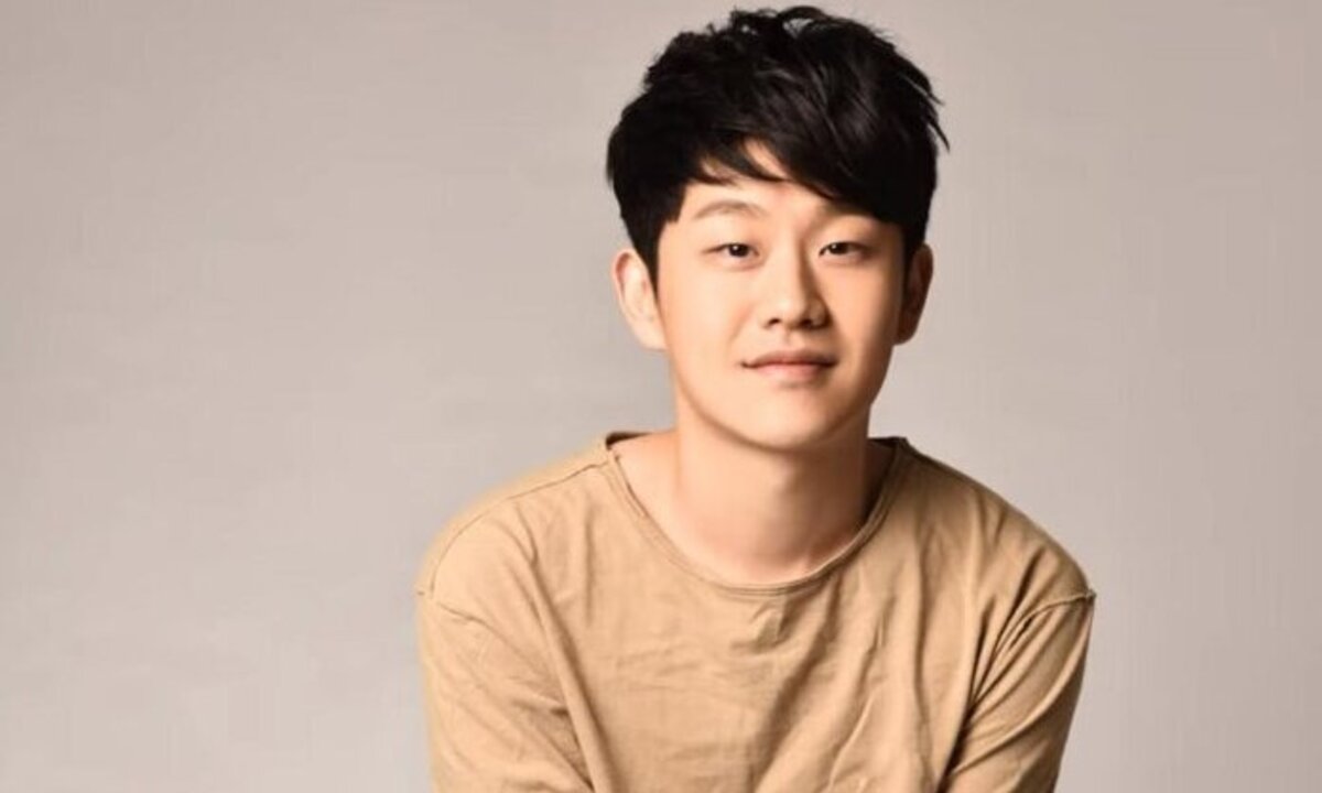 Cantor sul-coreano é encontrado morto em sua casa em Seul - Choi Sung Bong /YouTube/Reprodução
