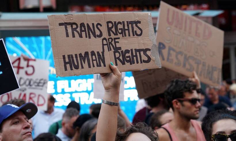 Lei que proibia transição de gênero para menores nos EUA é derrubada - Carlo Allegri/Reuters
