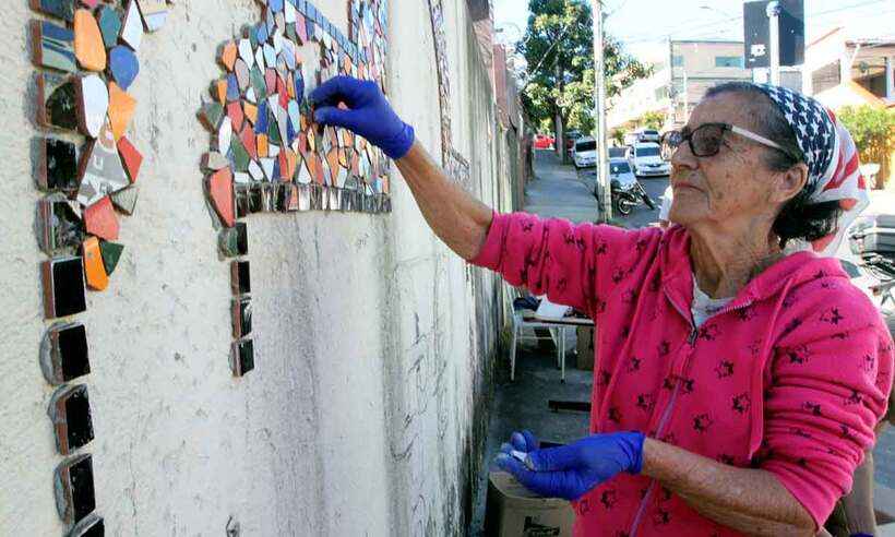 Mosaicos decoram centros de saúde com ajuda de pacientes - Jair Amaral/EM/D.A Press