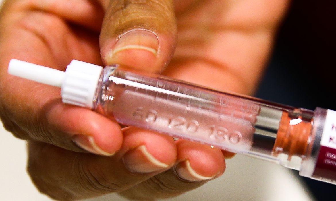 Governo antecipa entrega de 400 mil doses de insulina de ação rápida - Marcelo  Casal Jr/Agência Brasil