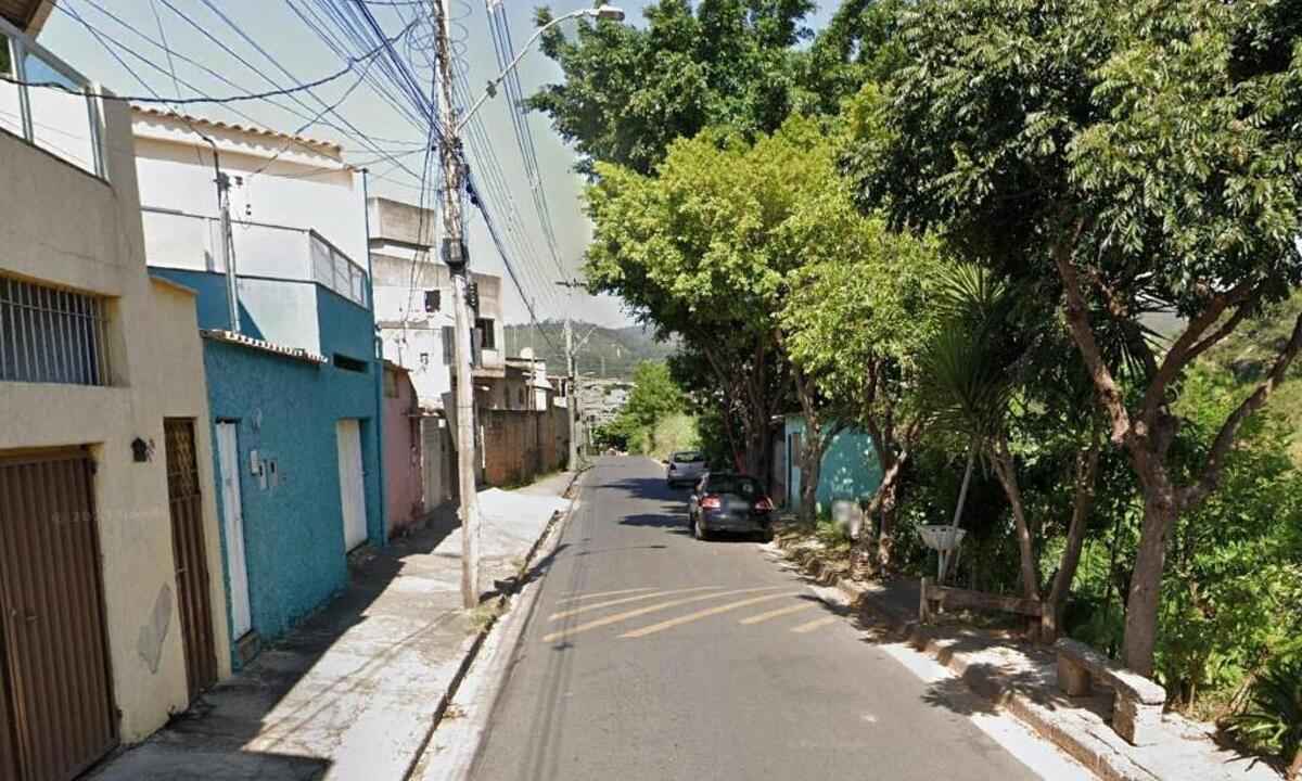 Guerra entre facções: criança de 7 anos é morta a tiros por engano em BH - Google Street View/Reprodução