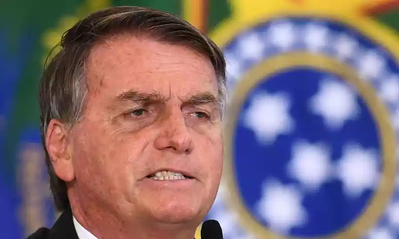 Defesa de Bolsonaro no TSE se omite sobre desinformação contra urnas a embaixadores - Evandro Sá/AFP