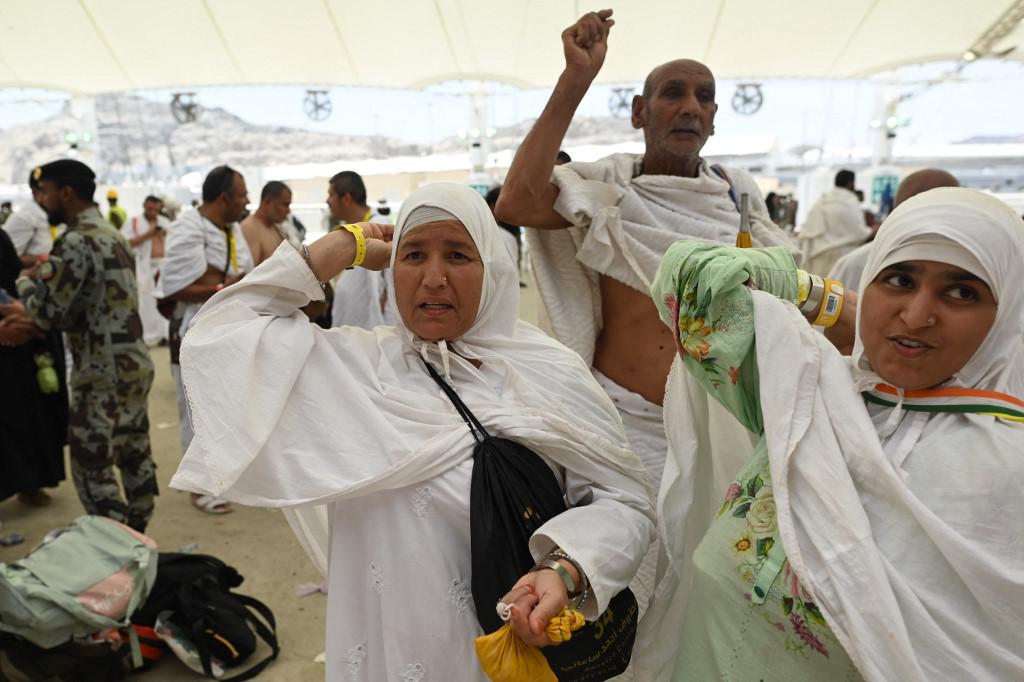 Multidão 'apedreja satanás' no último ritual da peregrinação a Meca - Sajjad HUSSAIN / AFP