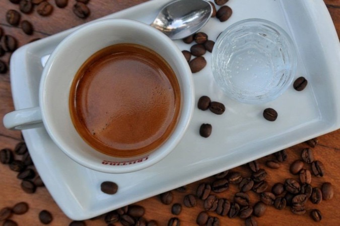 Efeito despertador do café não depende da cafeína, dizem pesquisadores