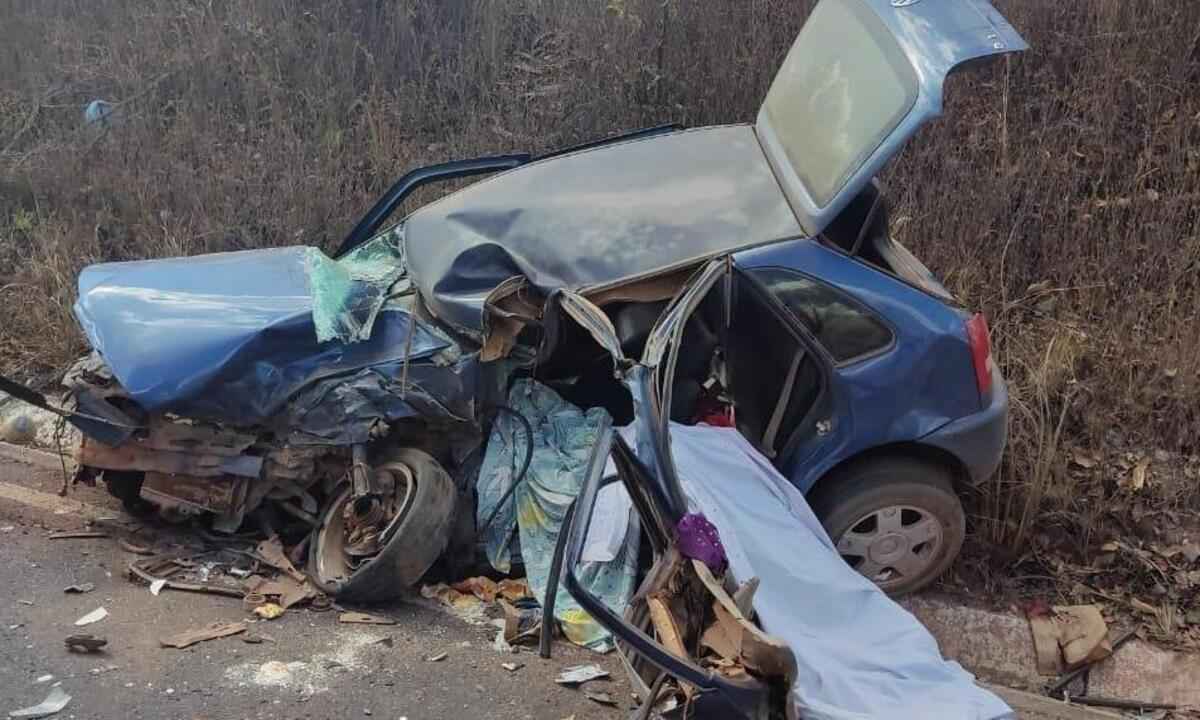 Motorista e passageiro morrem em acidente na MG-402 - PMRv/Divulgação