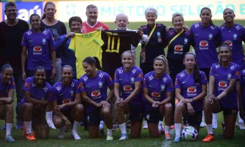 Lula e Janja ganham camisas em treino da Seleção Brasileira feminina  -  Marcelo Ferreira/CB/D.A. Press
