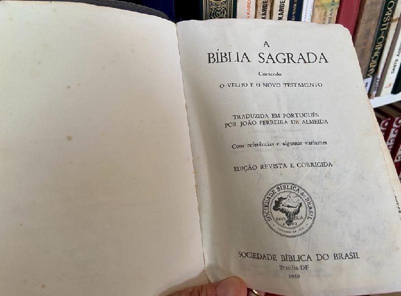 Quem foi o primeiro a traduzir a Bíblia para o português - Edison Veiga/BBC