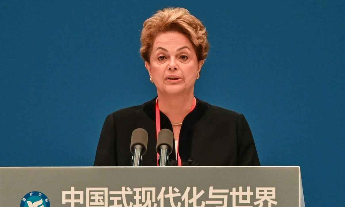 Dilma afirma que dólar é usado para impedir novas potências internacionais - Hector RETAMAL / AFP