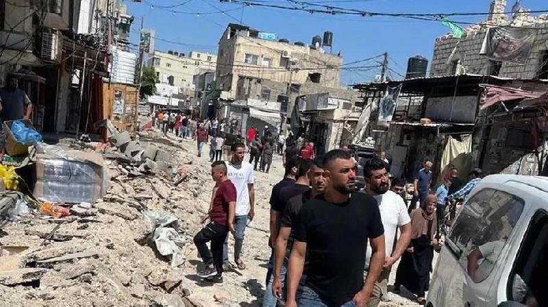 O relato de destruição em campo de refugiados após ataque israelense - BBC