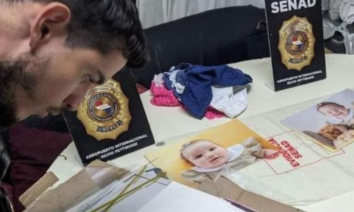 Cocaína disfarçada em álbum infantil apreendida - A polícia paraguaia não divulgou se houve detenções.