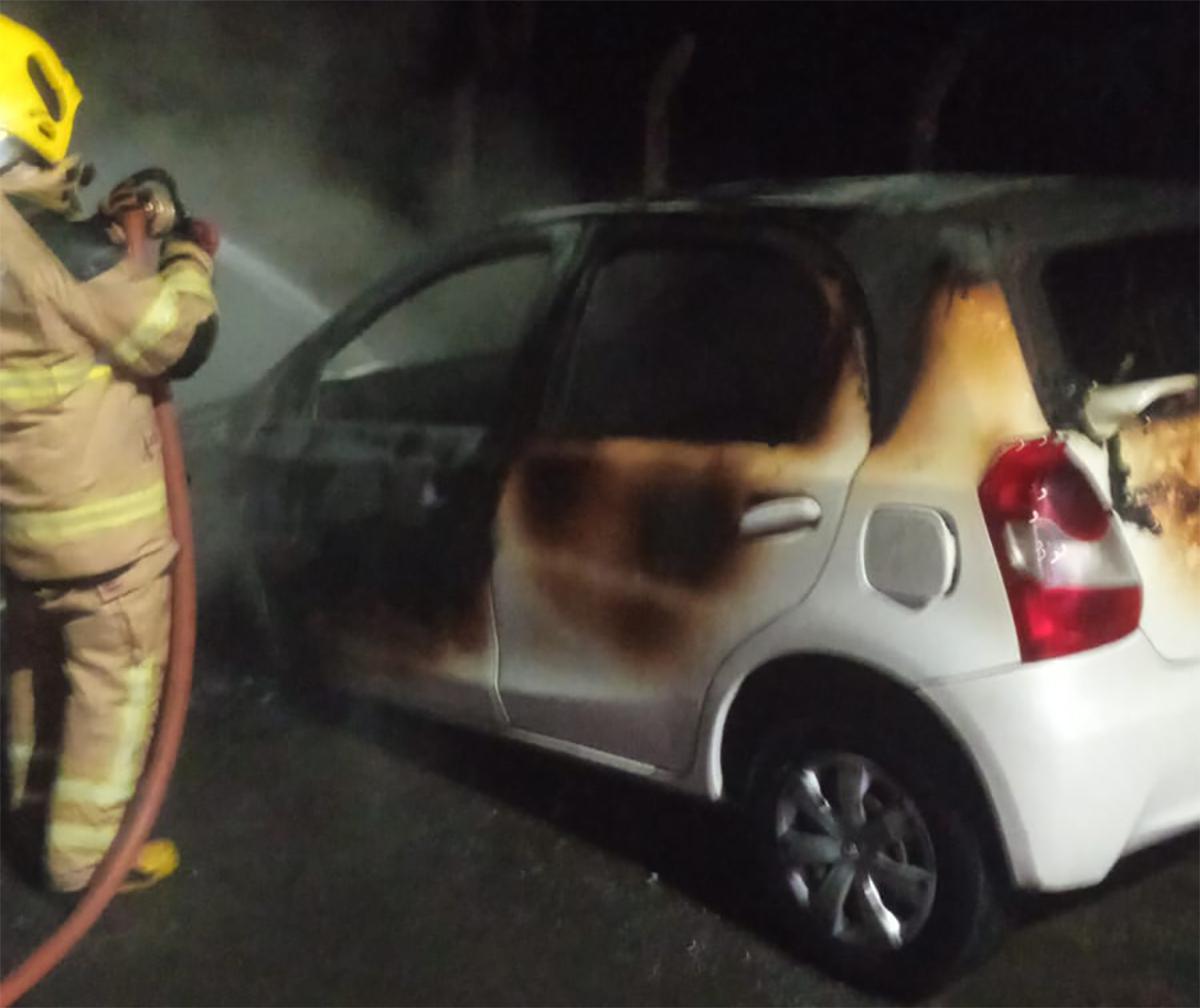 Carros em chamas em MG: modelo novo também pega fogo; bombeiros dão dicas - Sala de Imprensa/CBMMG