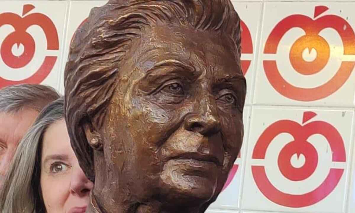 Estátua de Dona Lucinha é inaugurada no Mercado Central, em BH - Jair Amaral / EM / D.A Press