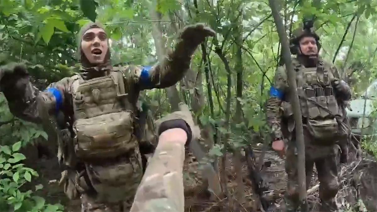 Em vídeo, soldados da Ucrânia dançam 'Ai se eu te pego' no campo de batalha - Reprodução