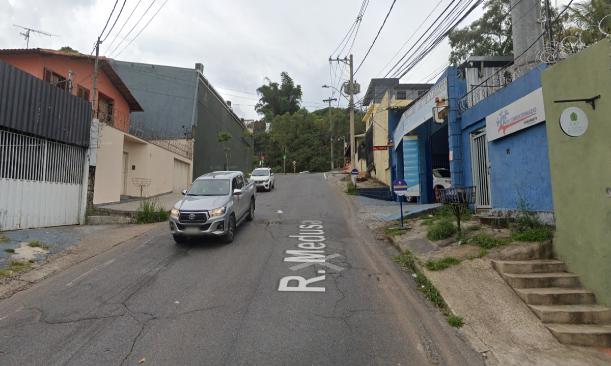 Vereadores derrubam veto e rua de BH poderá ter comércio - Google Street View/Divulgação