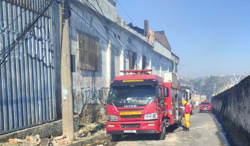 Incêndio no Cachoeirinha: Defesa Civil aponta risco de desabamento de lajes - Divulgação/Sala de Imprensa CBMMG
