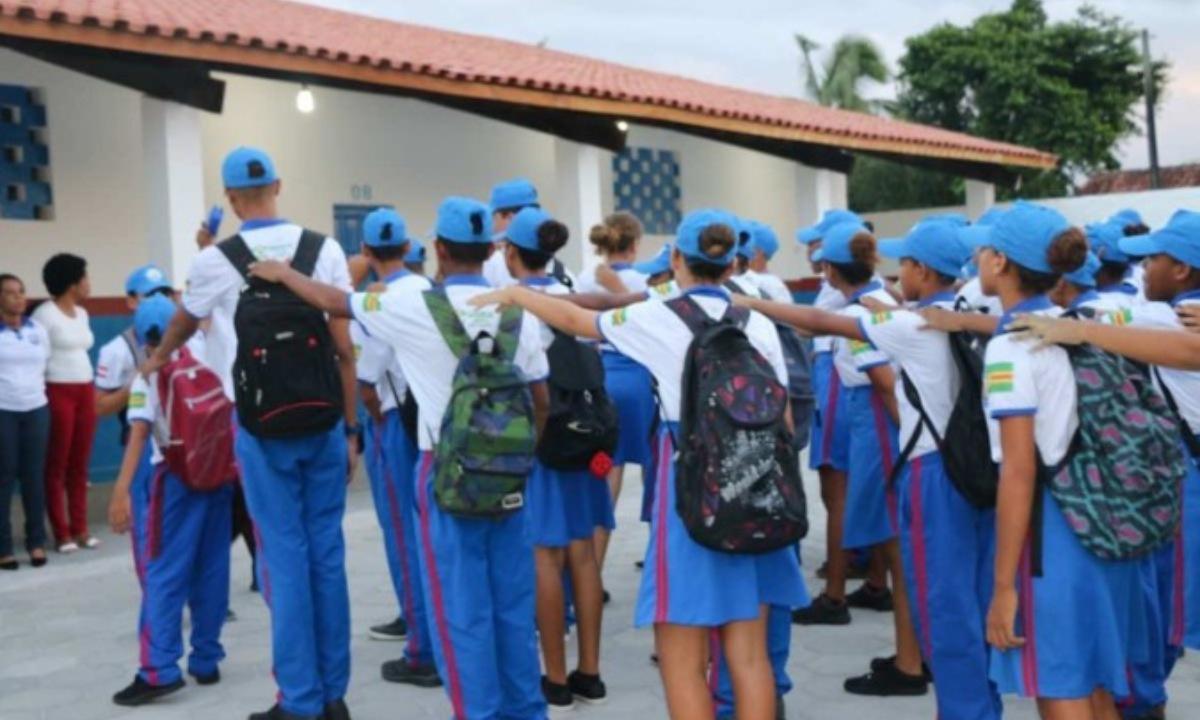 Escolas cívico-militares: MPF é contra padrão estético e de comportamento - Prefeitura de Caravelas/Reprodução