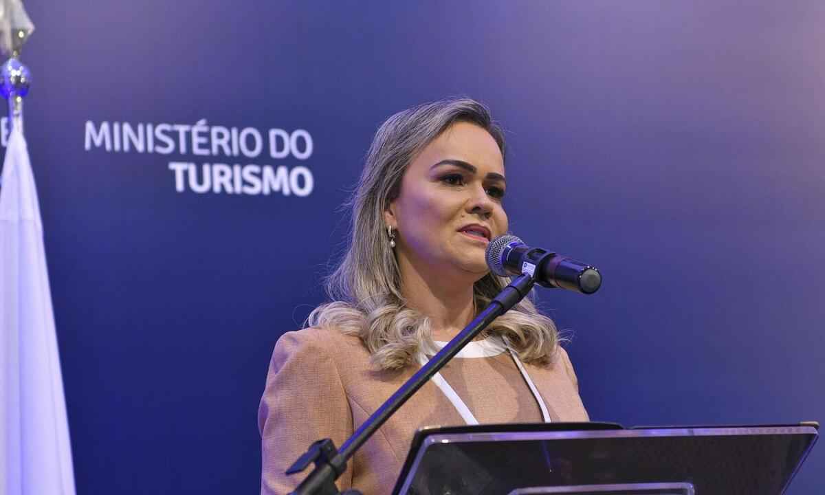 Ex-ministra Daniela Carneiro fala sobre volta à Câmara e apoio a Lula - Ministério do Turismo