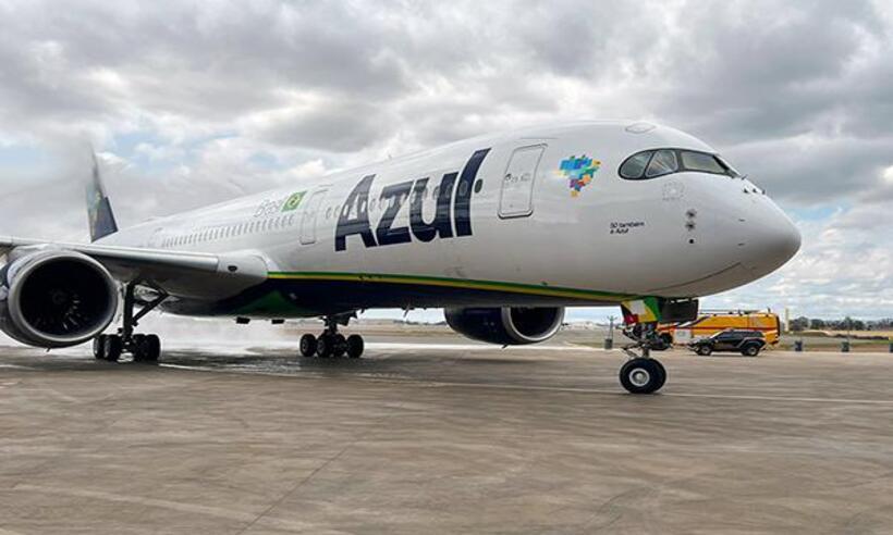 Gelo nas asas de aviões atrasa e cancela voos em aeroporto de Curitiba 