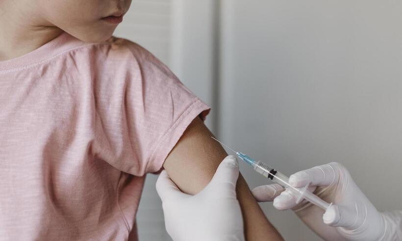 Brasil ampliou vacinação em crianças após pandemia, aponta estudo