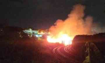 Incêndio atinge lote próximo à estação do metrô do Bairro Gameleira - CBMMG/Reprodução