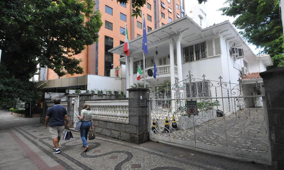 Consulado italiano em BH se defende sobre demora na emissão de passaportes - Gladyston Rodrigues/EM/D.A Press