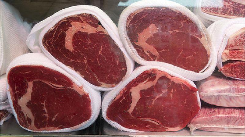 Redução forte no consumo de carne equivale a retirar 8 milhões de carros das ruas no Reino Unido, diz estudo