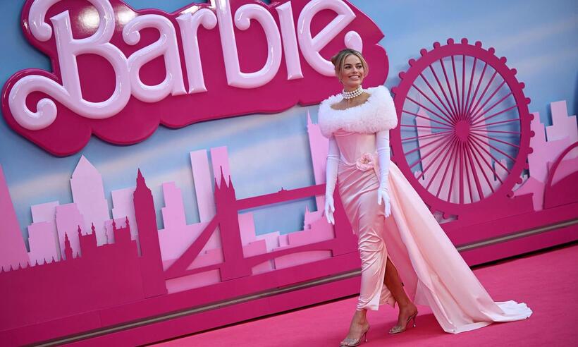 Barbie marca gerações com busca por um padrão de beleza inatingível - JUSTIN TALLIS / AFP