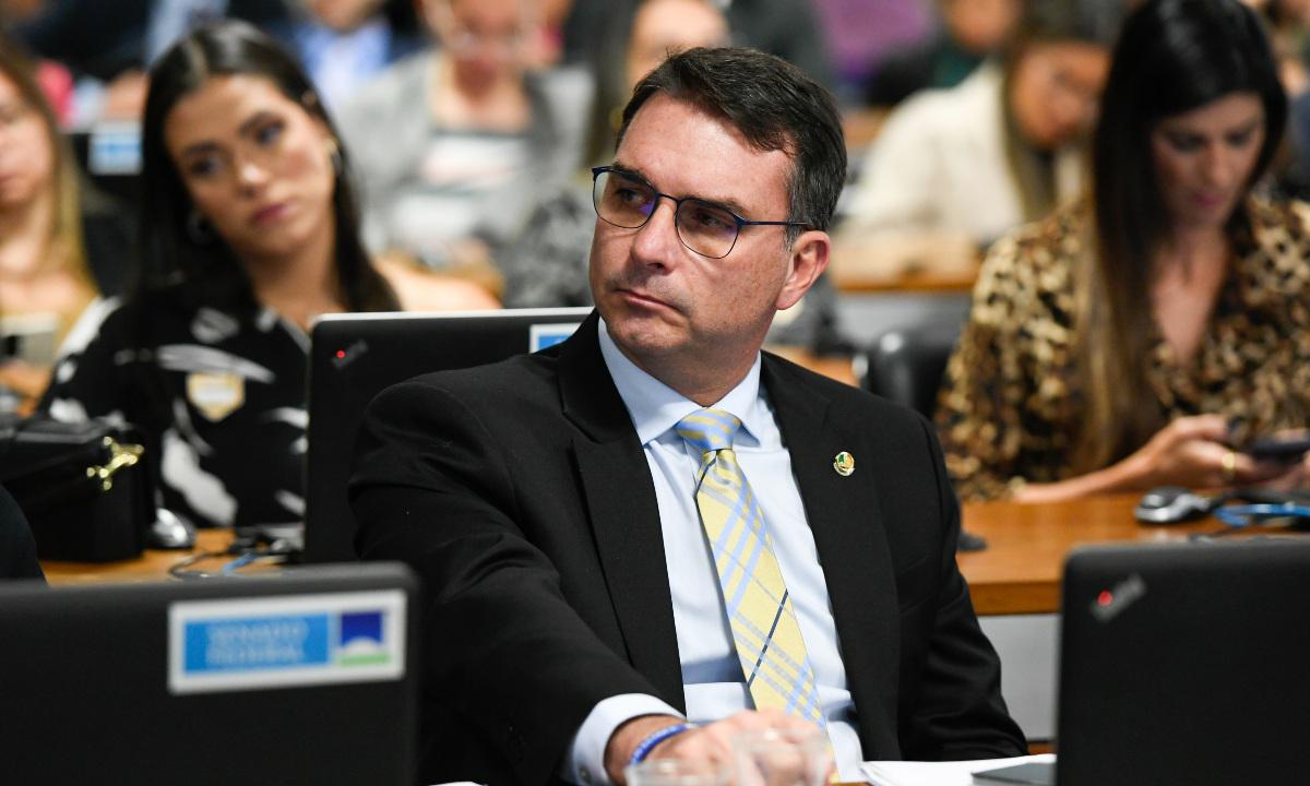 Flávio Bolsonaro critica novo decreto de armas: 'Bandidagem agradece' - Roque de Sá/Agência Senado