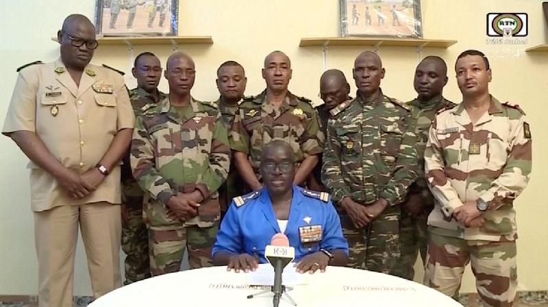 Militares do Níger anunciam golpe de Estado na TV - ORTN/via Reuters