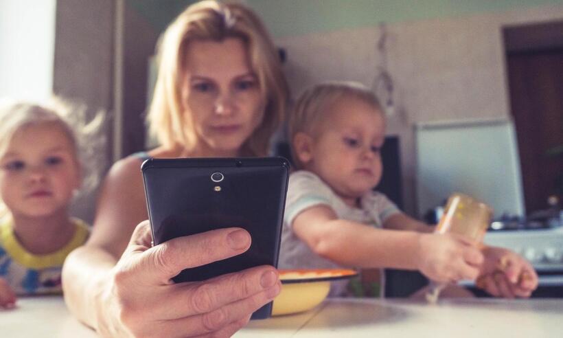 Privacidade dos filhos: como postar fotos em redes sociais afeta crianças? - Vitolda Klein/Unsplash